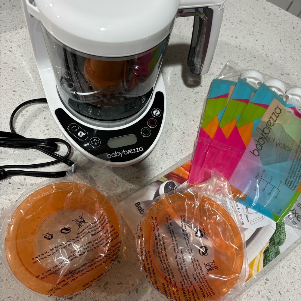 Baby Brezza One Step Food Maker Deluxe
Baby food cooker